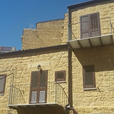 B&B A Due Passi Dal Centro Agrigento Kültér fotó