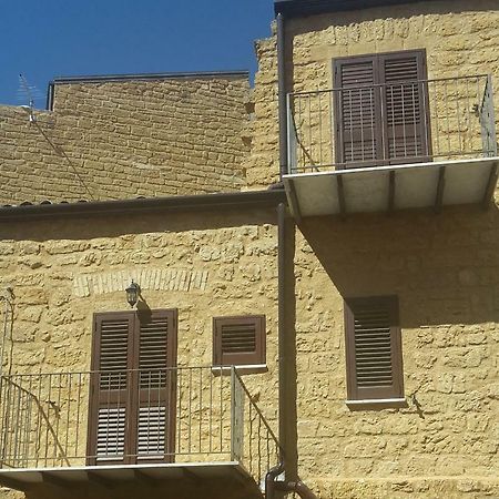 B&B A Due Passi Dal Centro Agrigento Kültér fotó