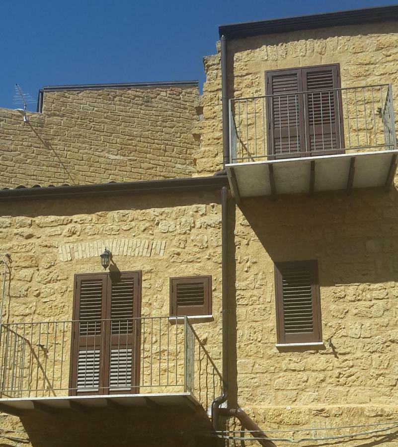 B&B A Due Passi Dal Centro Agrigento Kültér fotó